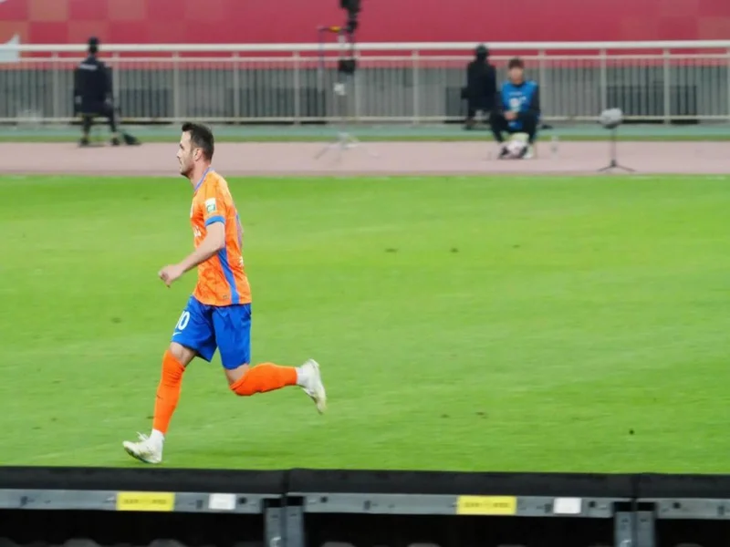 苗原:如果中超再放开一些外援名额,绝对比现在强